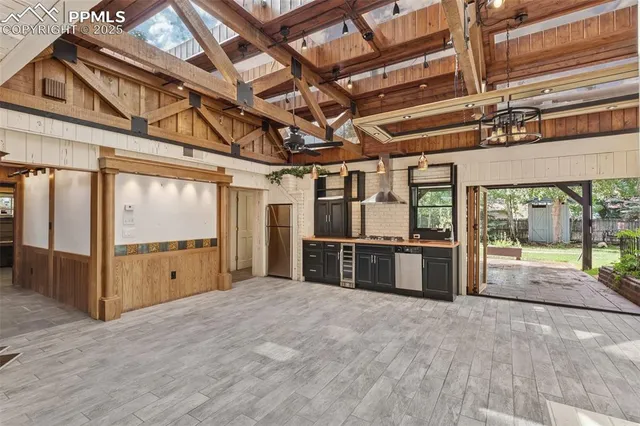 a view of a storage & utility room