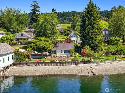 $1,650,000 | 10050 Southwest Dock Street, Vashon, WA 98070