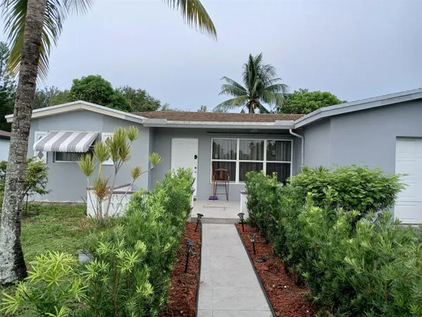 $950 | 3852 Northwest 34th Street, Lauderdale Lakes, FL 33309