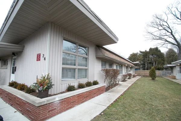 $1,775 | 26 East Washington Avenue, Unit 1, Lake Bluff, IL 60044