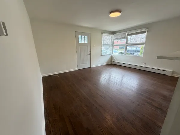 $1,725 | 26 East Washington Avenue, Unit 1, Lake Bluff, IL 60044
