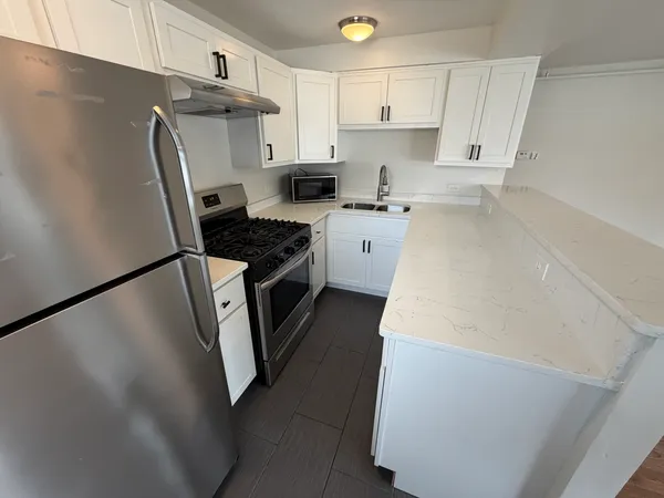 $1,725 | 26 East Washington Avenue, Unit 1, Lake Bluff, IL 60044