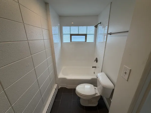 $1,725 | 26 East Washington Avenue, Unit 1, Lake Bluff, IL 60044