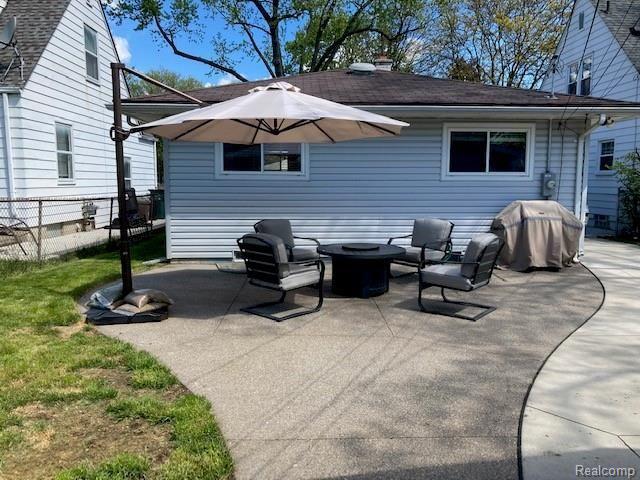 1295 Eaton Road Berkley, MI 48072 - Photo 30 of 31 Eaton patio2.jpg