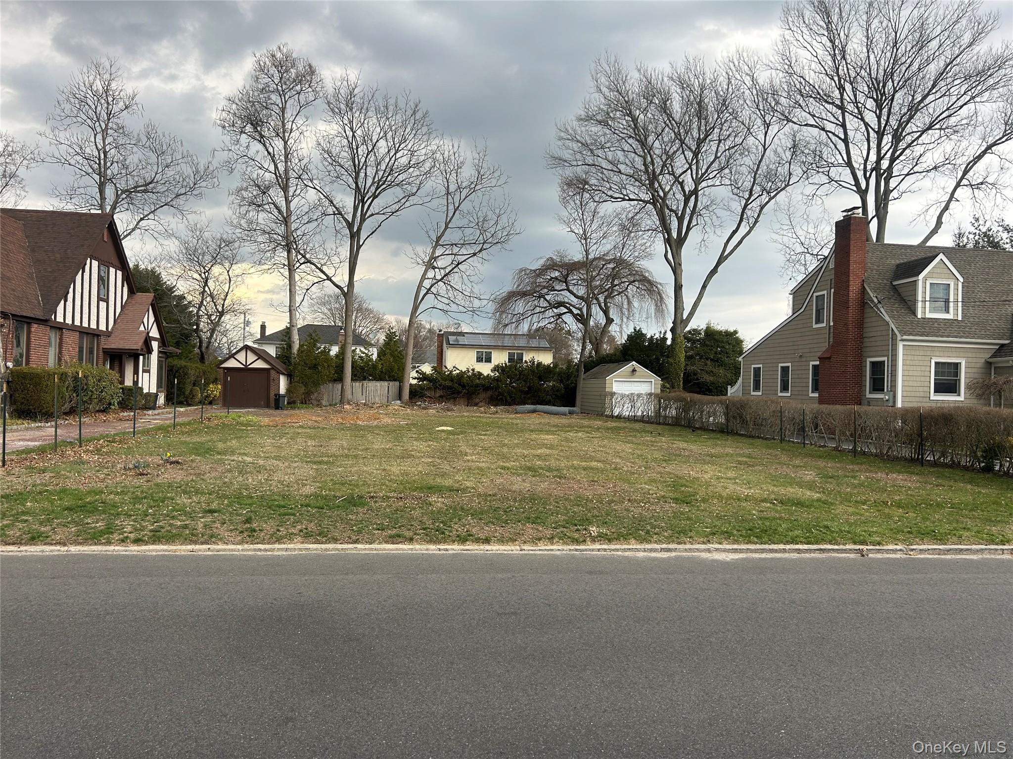 a view of a yard with a house in the background