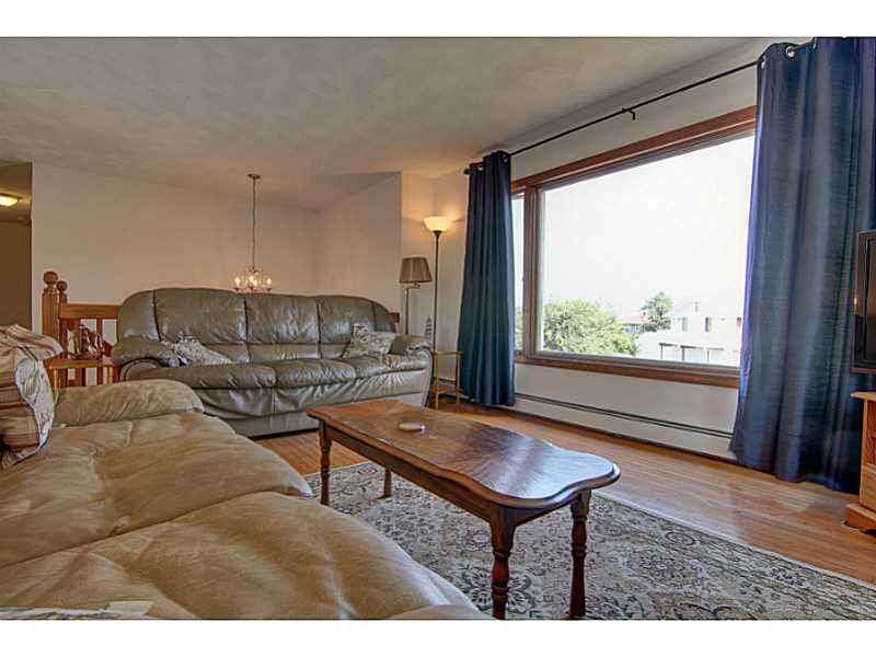 50 Glocester Road Narragansett, RI 02882 - Photo 11 of 25 Living Room.