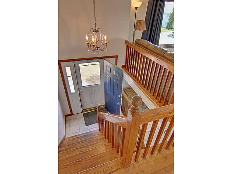 50 Glocester Road Narragansett, RI 02882 - Photo 2 of 25 Entry.