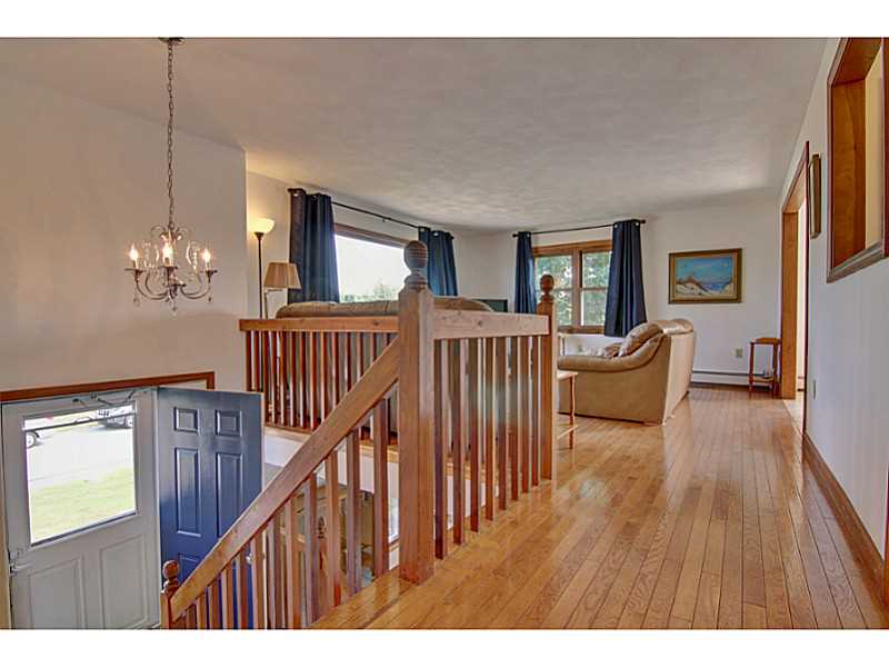 50 Glocester Road Narragansett, RI 02882 - Photo 8 of 25 Living Room.