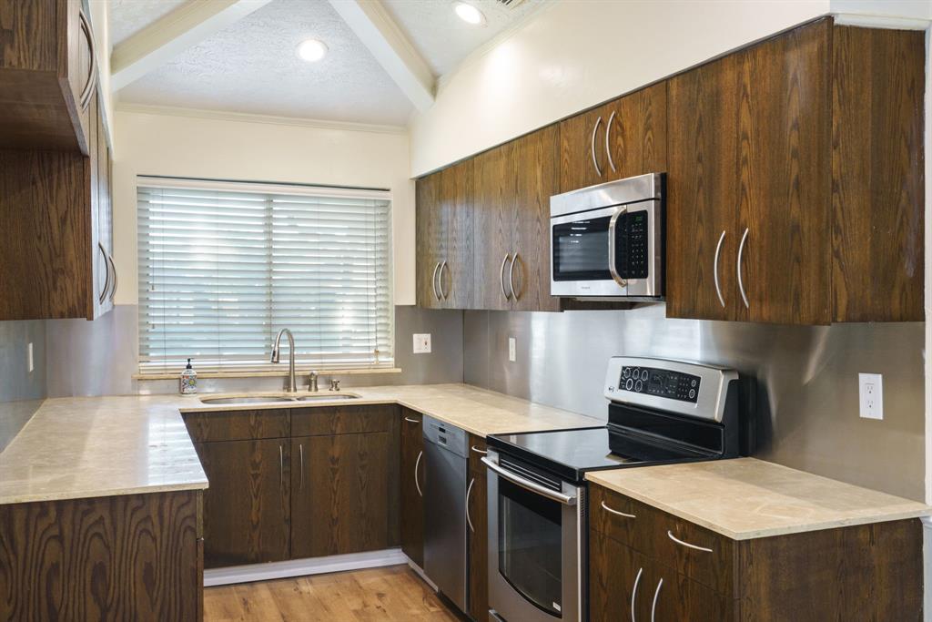 6512 Mc Cormick Ranch Court Plano, TX 75023 - Photo 19 of 40 a kitchen that has a sink and a stove top oven