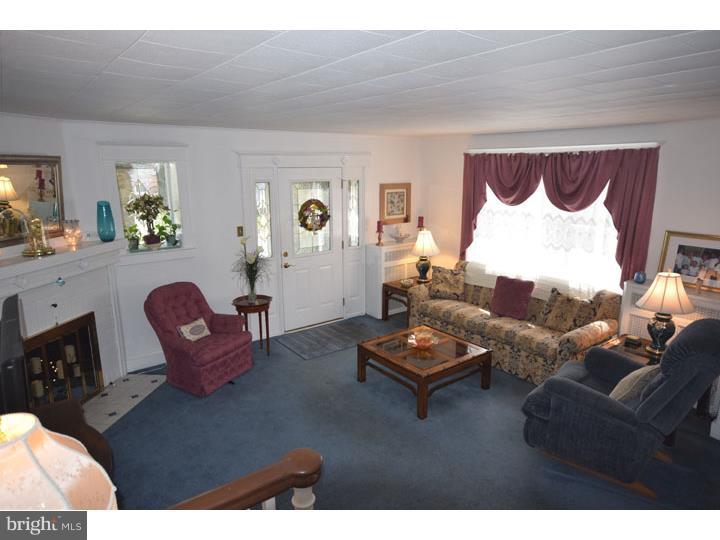 136 Upland Road Havertown, PA 19083 - Photo 5 of 23 Living Room