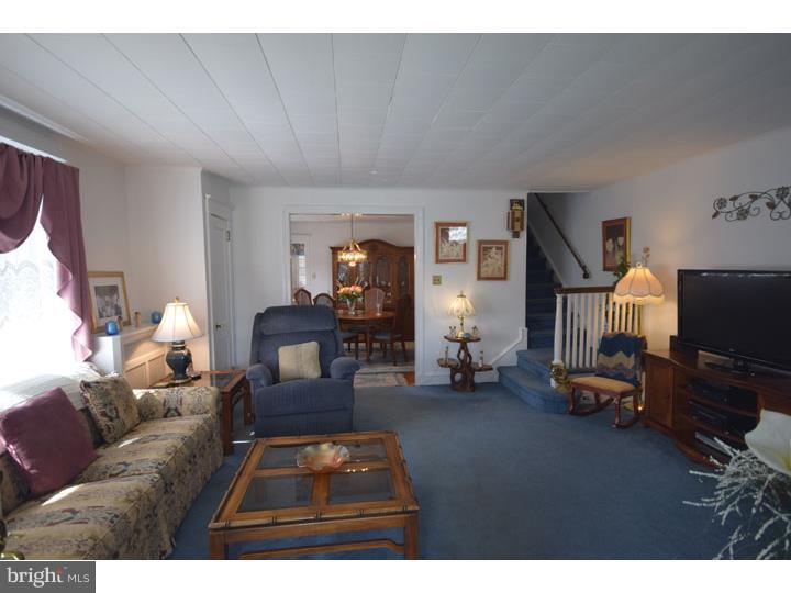 136 Upland Road Havertown, PA 19083 - Photo 6 of 23 Living Room