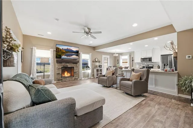 $305,000 | 902 Highland Street, Pleasant Hill, MO 64080