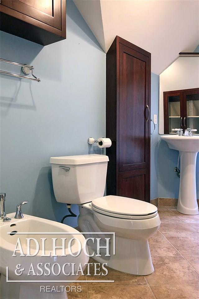 285 Merriweather Road Grosse Pointe, MI 48236 - Photo 12 of 23 31394230-11.JPG