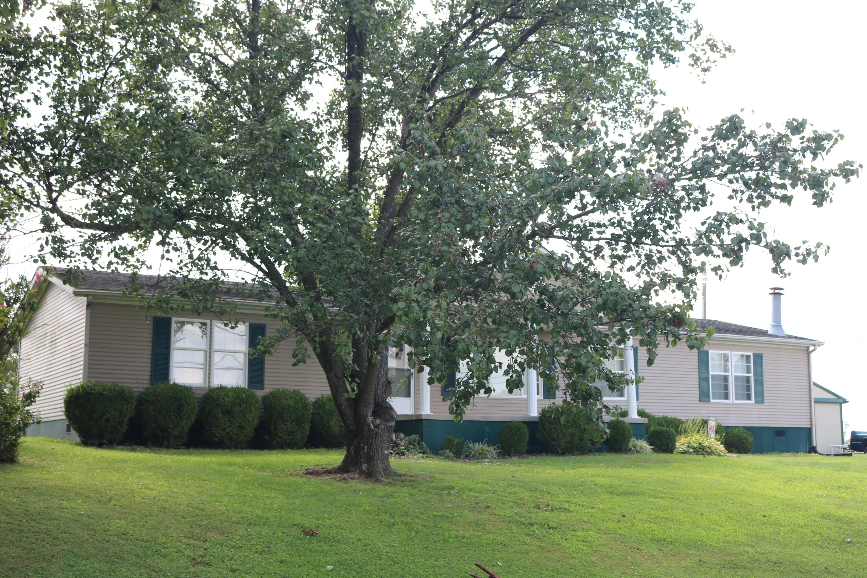 132 Myers Road Carlisle, KY 40311 - Photo 3 of 33 IMG_7505