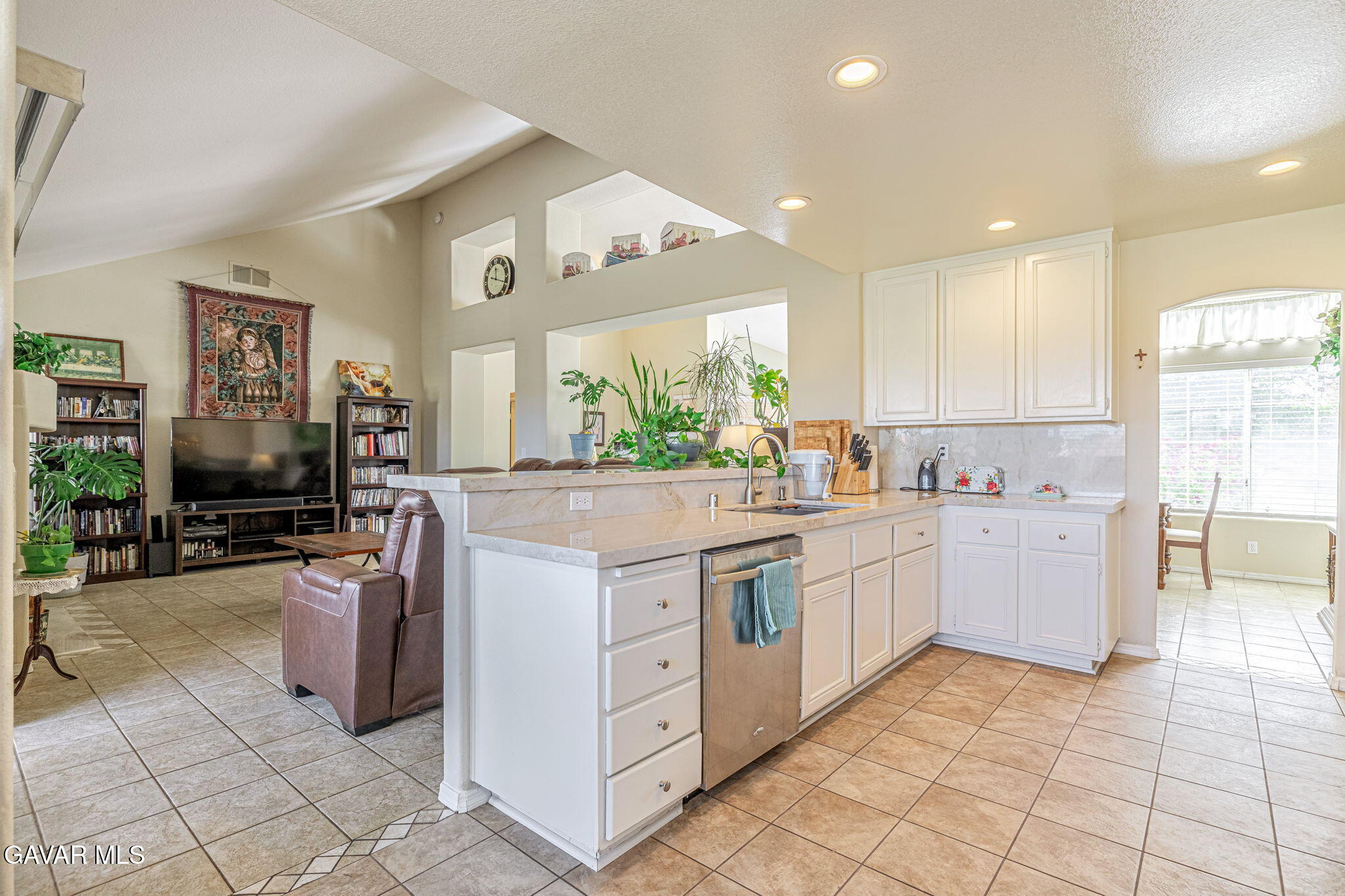 37064 Springfield Street Palmdale, CA 93552 - Photo 12 of 46 12-web-or-mls-AVOH--34
