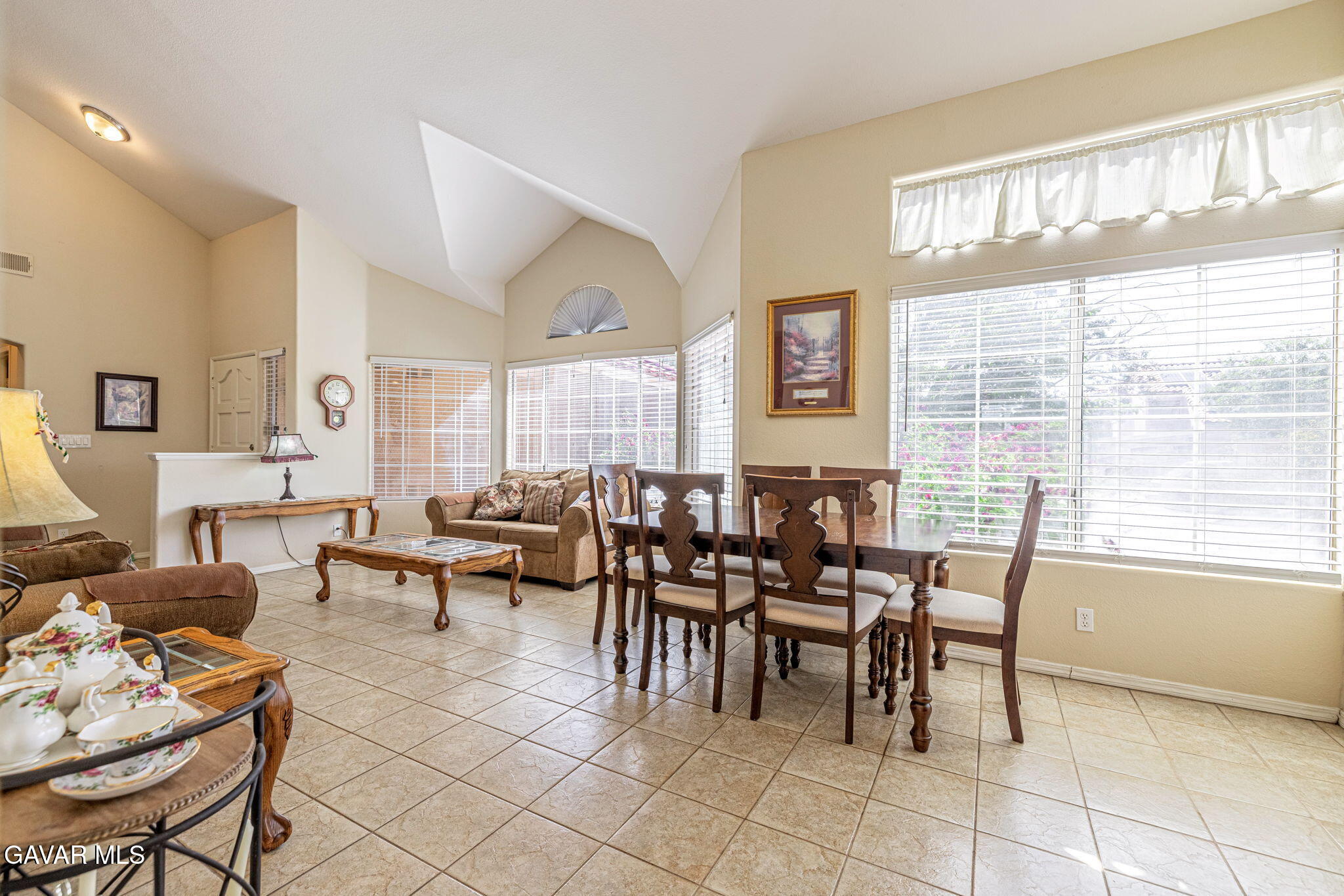37064 Springfield Street Palmdale, CA 93552 - Photo 9 of 46 9-web-or-mls-AVOH--31