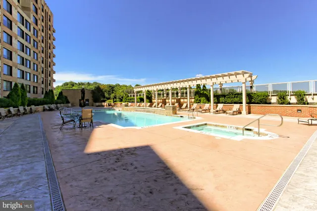 $2,100 | 2451 Midtown Avenue, Unit 903, Alexandria, VA 22303