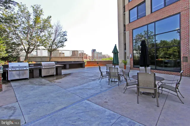 $2,100 | 2451 Midtown Avenue, Unit 903, Alexandria, VA 22303