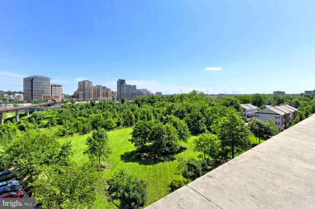 $2,100 | 2451 Midtown Avenue, Unit 903, Alexandria, VA 22303