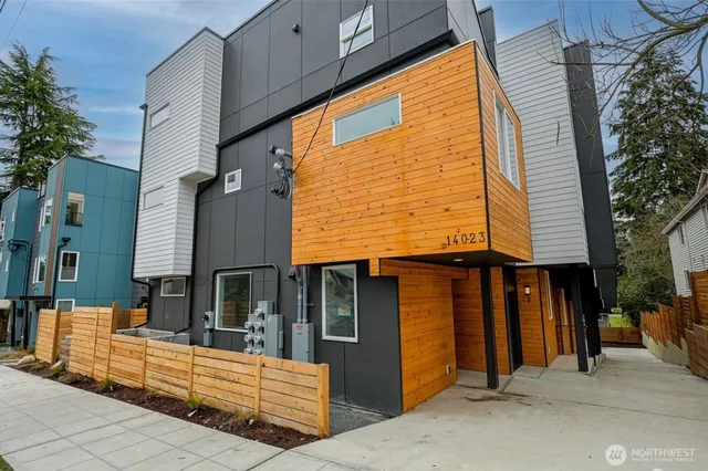 $3,195 | 14023 Greenwood Avenue North, Unit C, Seattle, WA 98133
