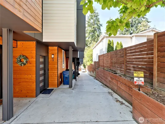 $3,195 | 14023 Greenwood Avenue North, Unit C, Seattle, WA 98133