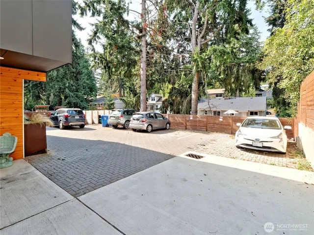 $3,195 | 14023 Greenwood Avenue North, Unit C, Seattle, WA 98133