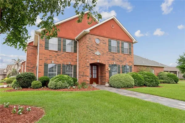 $825,000 | 2 Squirewood Court, Harvey, LA 70058