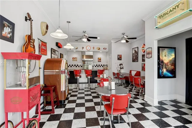 $825,000 | 2 Squirewood Court, Harvey, LA 70058