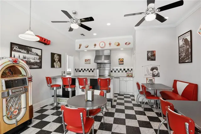 $825,000 | 2 Squirewood Court, Harvey, LA 70058