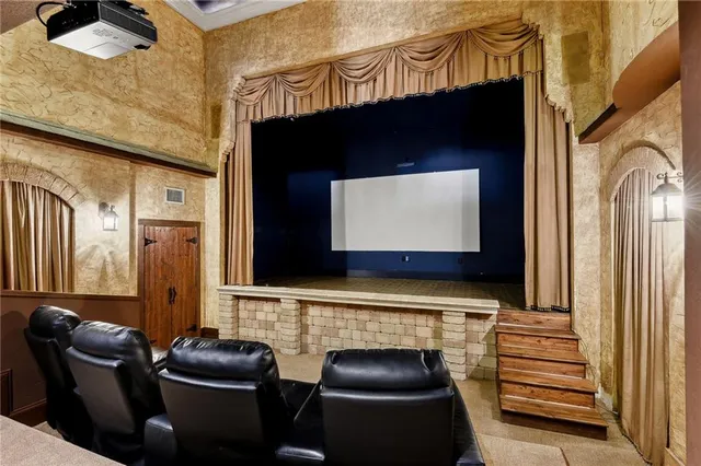 $825,000 | 2 Squirewood Court, Harvey, LA 70058