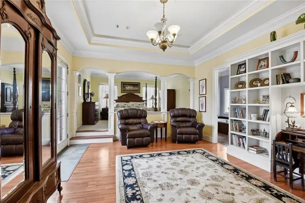 $825,000 | 2 Squirewood Court, Harvey, LA 70058