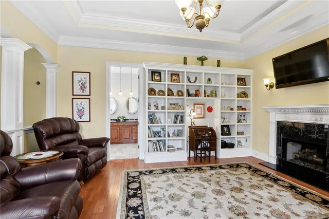 $825,000 | 2 Squirewood Court, Harvey, LA 70058