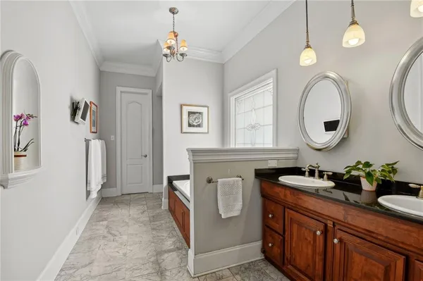 $825,000 | 2 Squirewood Court, Harvey, LA 70058