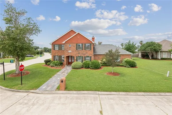 $825,000 | 2 Squirewood Court, Harvey, LA 70058