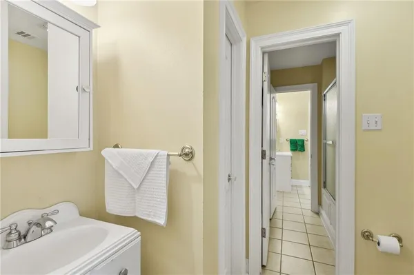 $825,000 | 2 Squirewood Court, Harvey, LA 70058