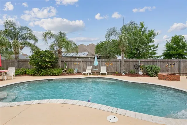 $825,000 | 2 Squirewood Court, Harvey, LA 70058