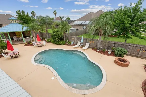 $825,000 | 2 Squirewood Court, Harvey, LA 70058