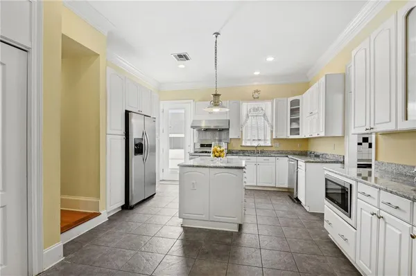 $825,000 | 2 Squirewood Court, Harvey, LA 70058