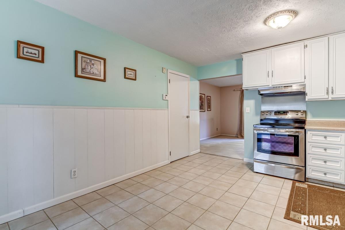 1924 Stonehenge Road Springfield, IL 62702 - Photo 16 of 22