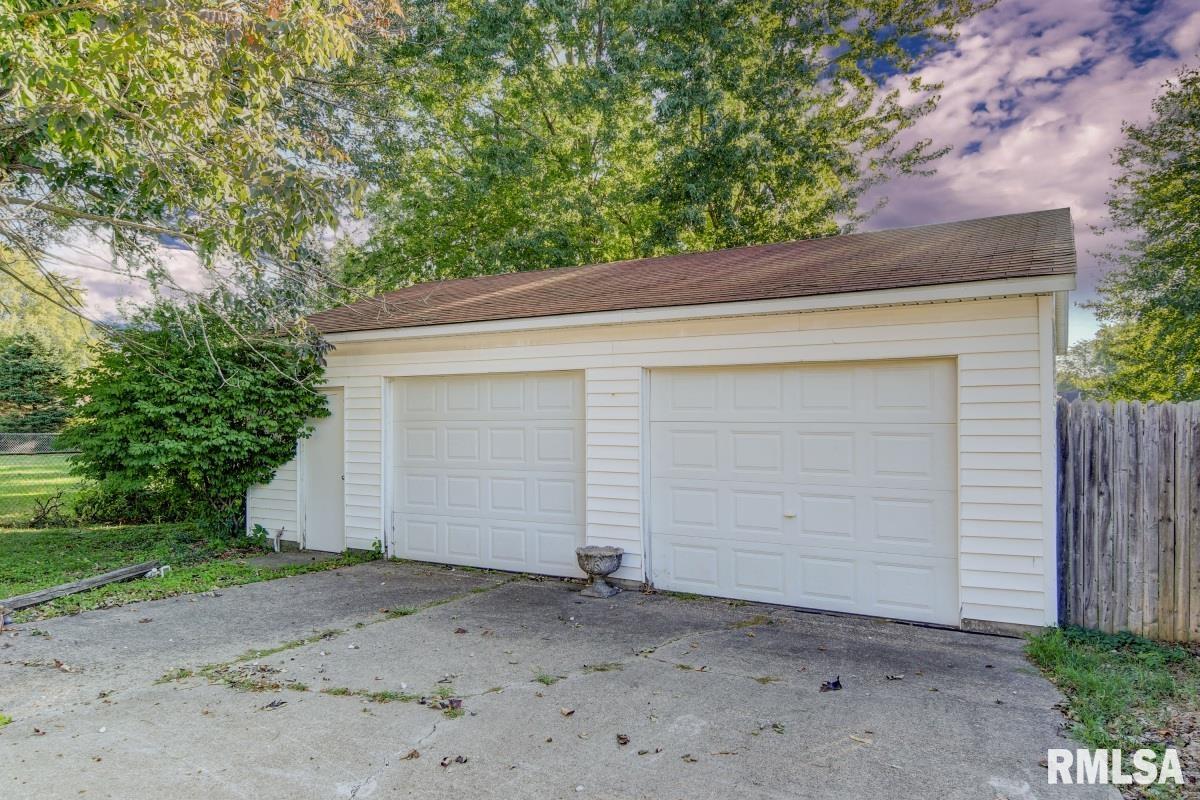 1924 Stonehenge Road Springfield, IL 62702 - Photo 4 of 22