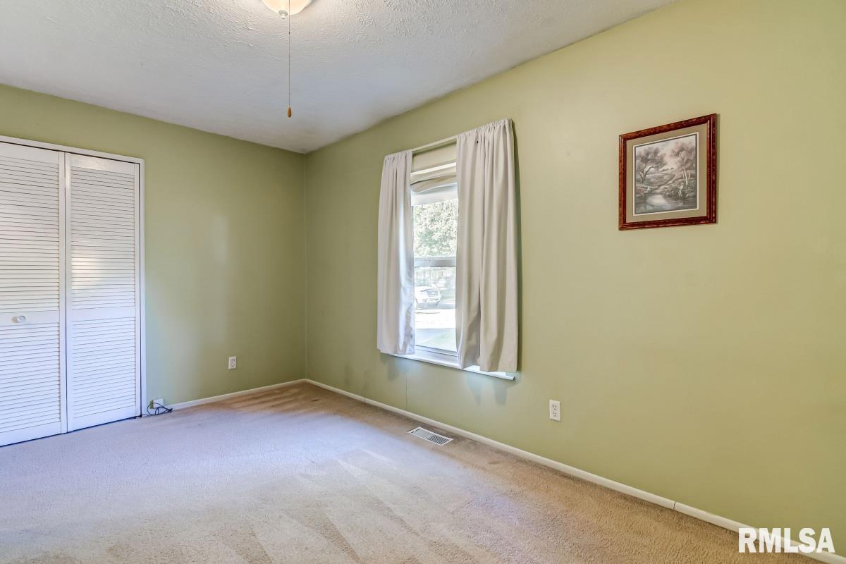 1924 Stonehenge Road Springfield, IL 62702 - Photo 8 of 22