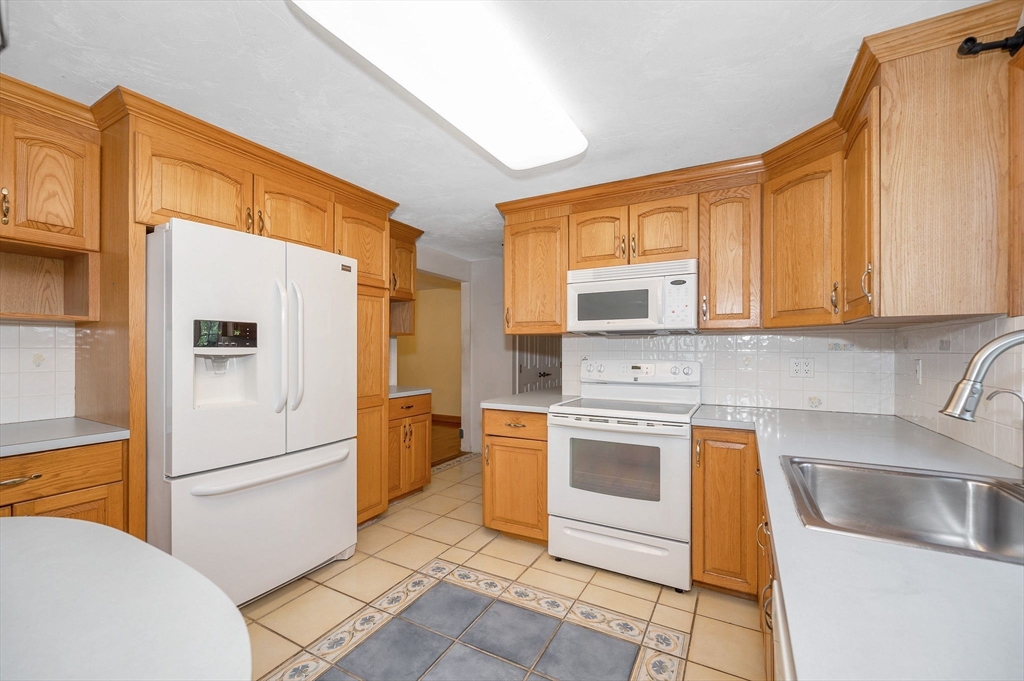 12 R Bayberry Lane Beverly, MA 01915 - Photo 4 of 41