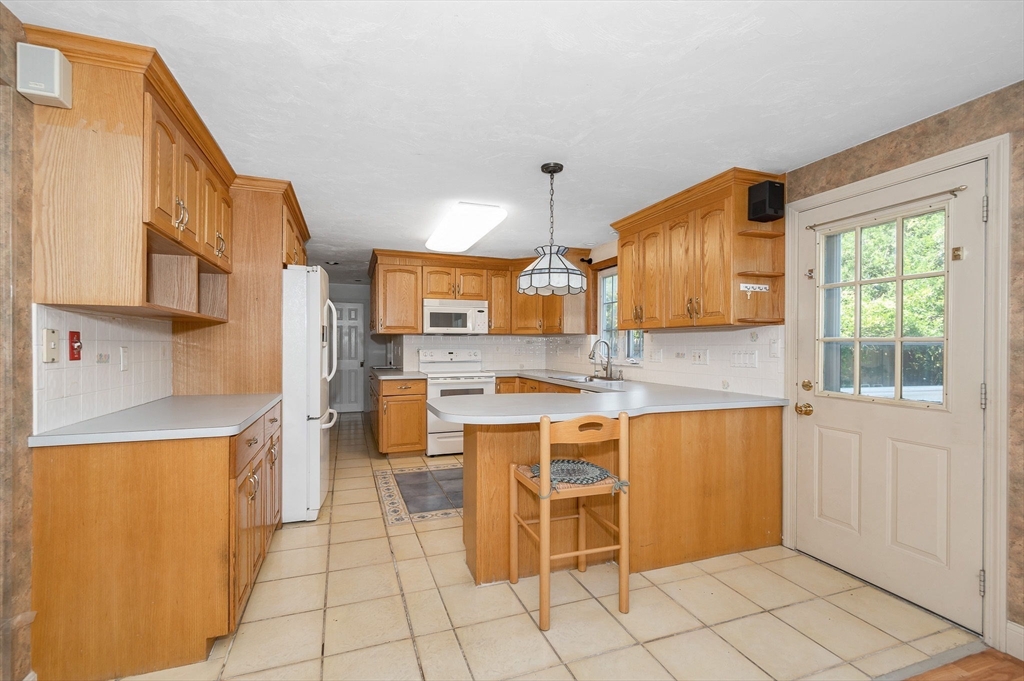 12 R Bayberry Lane Beverly, MA 01915 - Photo 6 of 41