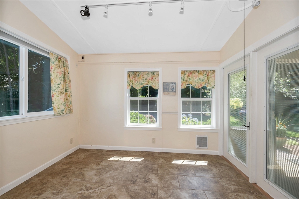 12 R Bayberry Lane Beverly, MA 01915 - Photo 10 of 41
