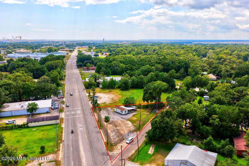2017 Telephone Road Pascagoula, MS 39567 - Photo 6 of 12 RayAve-6