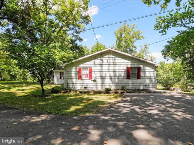 $398,900 | 999 Aspero Lane, Falling Waters, WV 25419