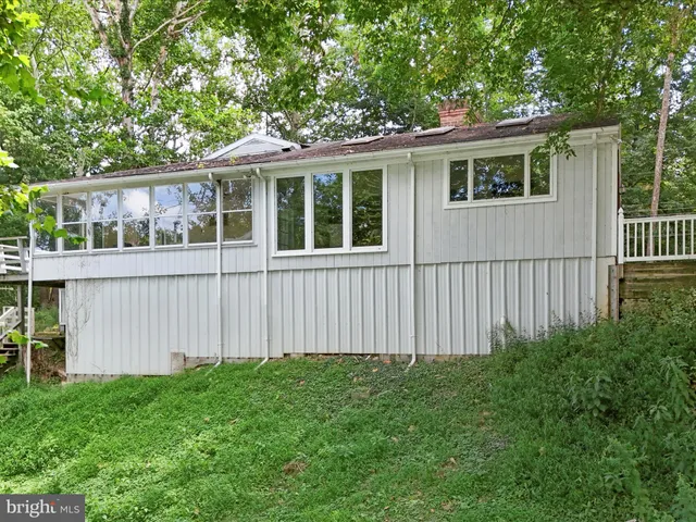 $398,900 | 999 Aspero Lane, Falling Waters, WV 25419