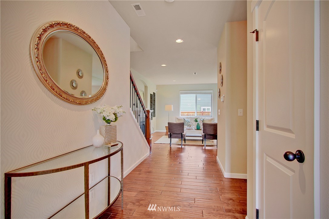 3617 Northeast 19th Street Renton, WA 98056 - Photo 2 of 20 Gallery Image 2