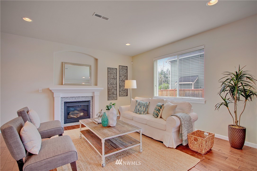 3617 Northeast 19th Street Renton, WA 98056 - Photo 6 of 20 Gallery Image 6