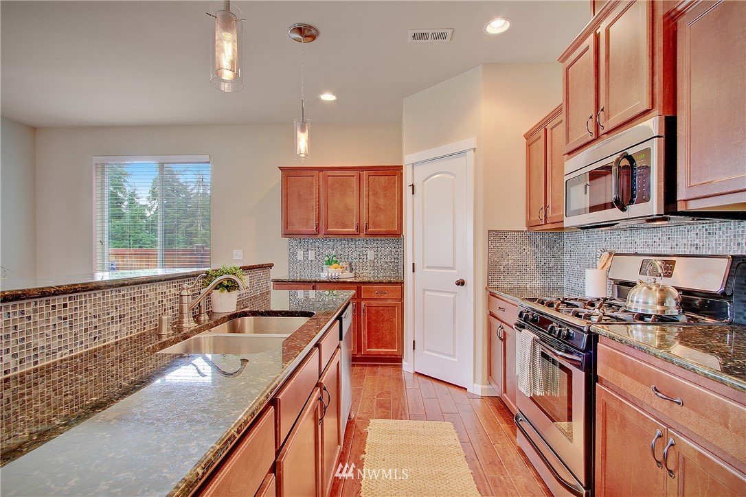 3617 Northeast 19th Street Renton, WA 98056 - Photo 9 of 20 Gallery Image 9